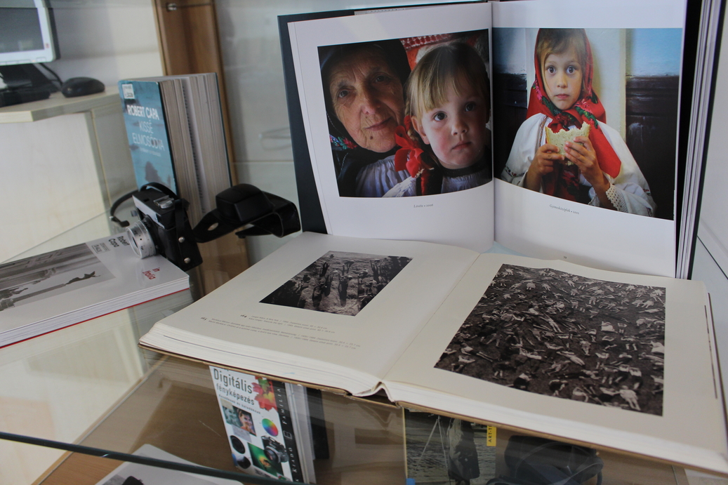 Vitrinkiállítás - Magyar fotográfia napja