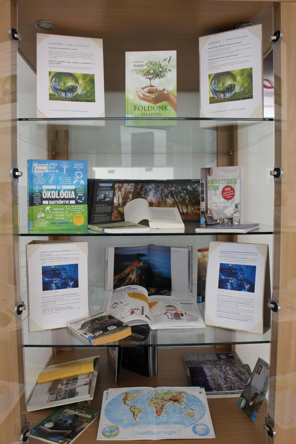 Earth Hour – Vitrine exhibition